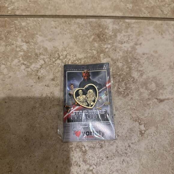 Star Wars Episode I The Phantom Menace 3D C-3PO R2-D2 Gold Heart Variety Pin - Picture 1 of 2